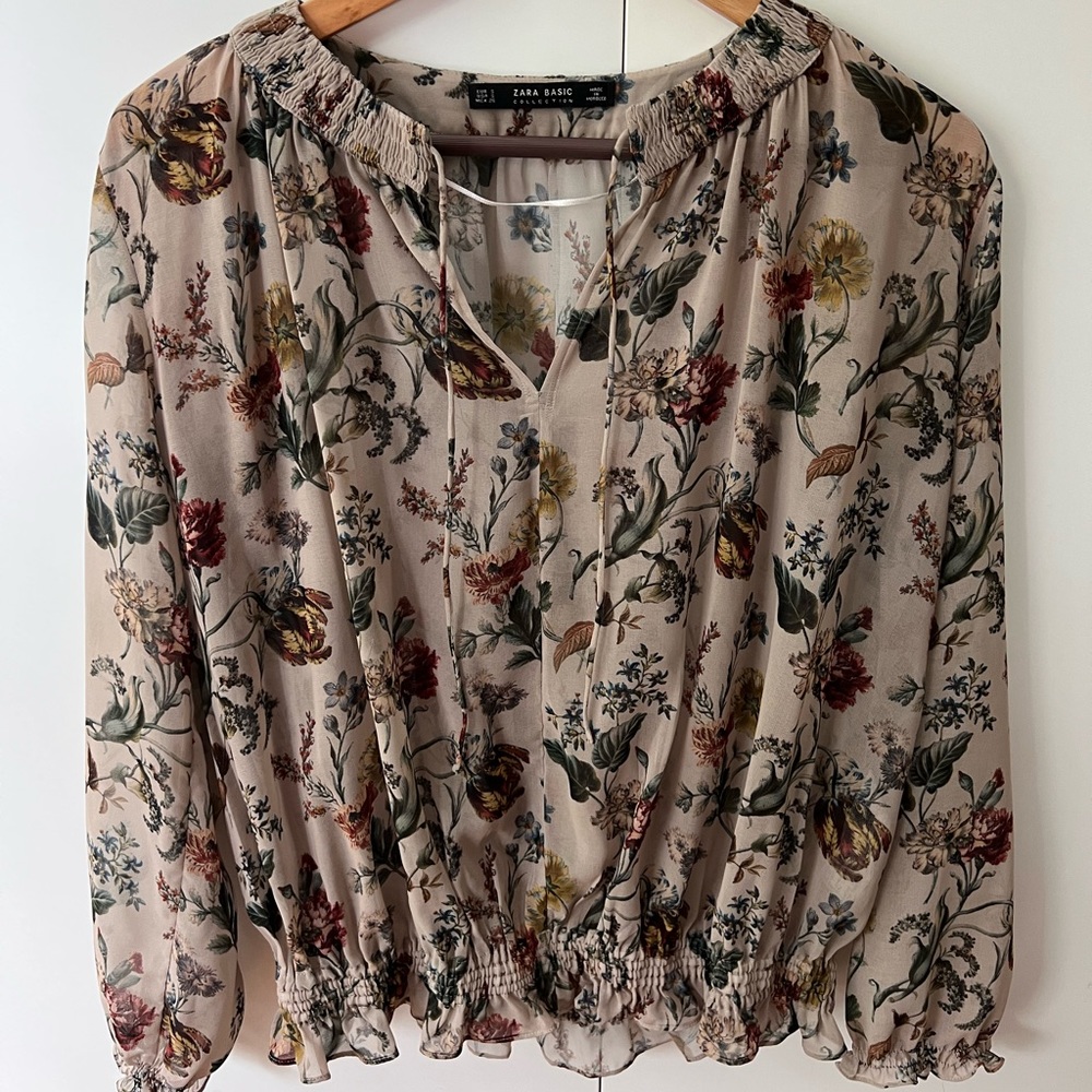 Zara botanical floral blouse Elastic waist and cuff. Flattering fit size small